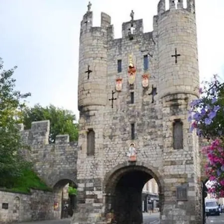 Centre Garden View Getaway For 2 Free Onsite Parking