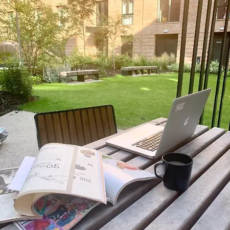 Centre Garden View Getaway For 2 Free Onsite Parking * ヨーク