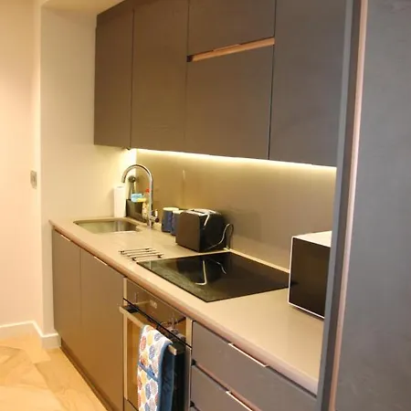 Apartamento Centre Garden View Getaway For 2 Free Onsite Parking *
